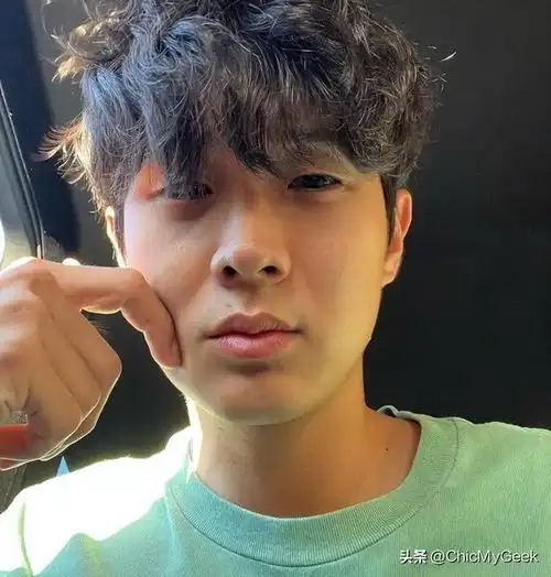 崔宇植小奶狗变肌肉男,劲爆身材看呆