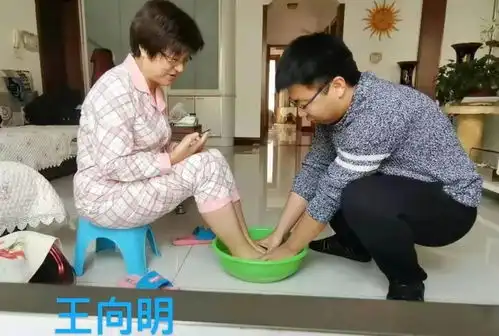 于桥乡开展念党恩孝双亲,为父母洗脚活动
