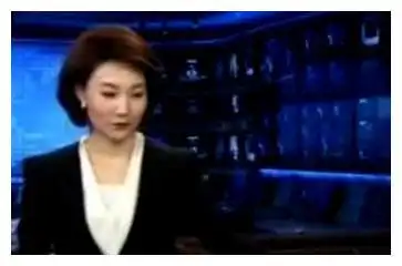 李梓萌戴头套14年,送月亮姐姐空盒面膜,43岁单身被好友焦急征婚