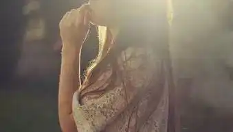 强颜欢笑的人,心里都有痛...
