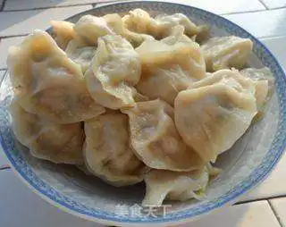 芹菜圆白菜饺子的做法芹菜圆白菜饺子头伏的饺子芹菜圆白菜饺子怎么做水煮饺的菜谱