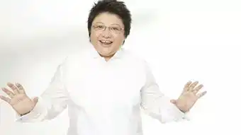 韩红哭着说这些年一直做慈善才买回我这条命