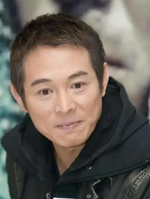61岁李连杰近期照片曝光满脸皱纹衰老至极,昔日巨星已面相大变