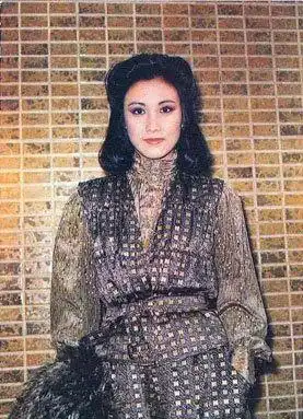 73岁汪明荃大汗淋漓学郑秀文做运动,素颜出镜无惧皱纹充满正能量