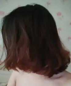 被美发师把头发根掏出了好多,说的是给我剪出来有层次,我只是想修剪发尾,弄出来头发少了一半,