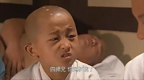 少林寺胖和尚睡觉不洗脚,还在梦里背经文,真是承包整部剧笑点