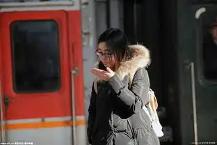 春运车站母亲送别女儿离别前双双落泪