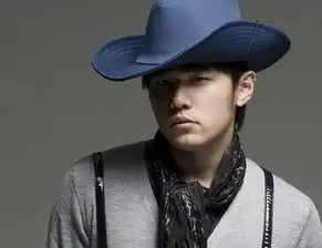 蔡徐坤获得2019年金曲奖,张杰王力宏笑的尴尬,周杰伦表情有趣