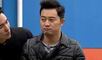 这是在抽风还是在模仿了不起沙溢变表情包