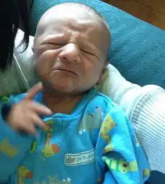 皱纹脸婴儿表情惹人爆笑