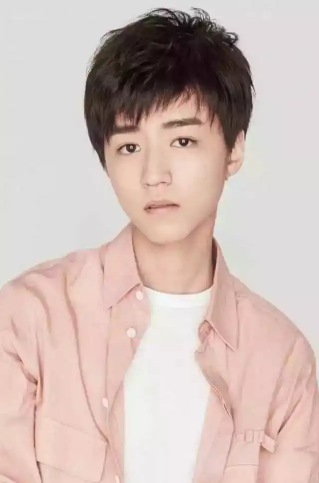 tfboys组合四周年,王俊凯,王源,易烊千玺的写真,谁最帅
