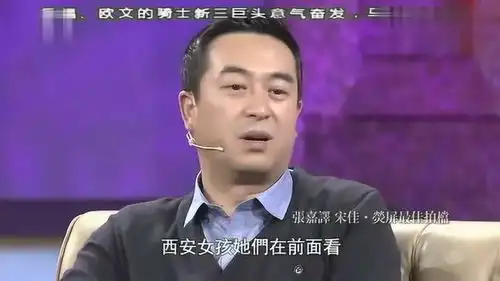 张嘉译腋下夹包被冯小刚称赞,还曾被李小冉误认为大老板