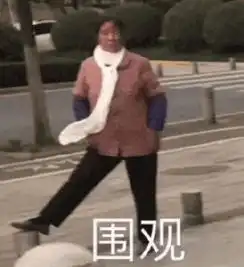 深夜闹剧醉猫冲岗亭撞俩车后倒地酣睡,还要交警抬进医院