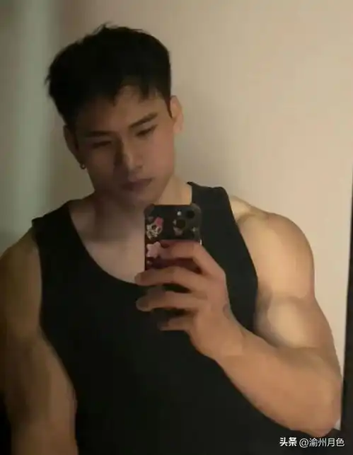 大块头脂包肌男人,让人迷恋他的腹肌