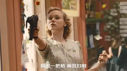 这个表情夸张的老师,掏出了冲锋枪