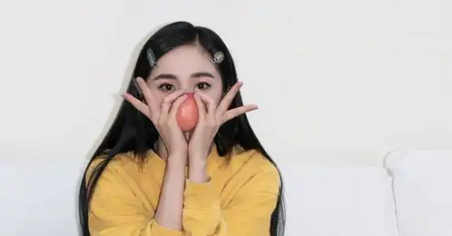 杨紫董子健好沙雕,自制表情包比心太好笑肖战杨幂追剧反应绝了