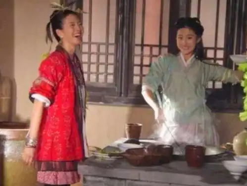 无法重拍瞬间骑自行车带妹子的周星驰,练龙旗的李小龙,炒菜的刘亦菲