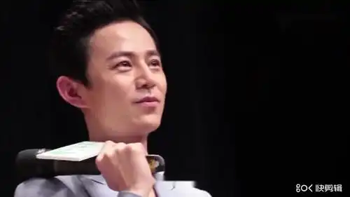 北外学子九国语言演绎栀子花开送给何老师,何炅现场泪奔