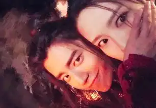 李沁昔日剧场玩自拍,挡嘴闭眼表情多,王大陆全程像霸道总裁