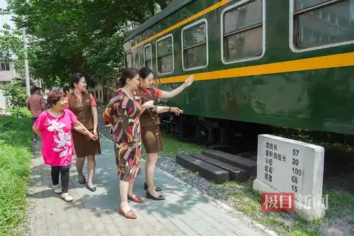 车厢课堂绿皮火车上话传承凤凰网湖北凤凰网