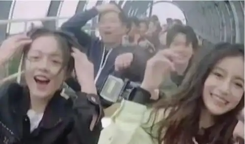 潮流合伙人集体坐过山车,赵今麦表情真实,而baby让人意外