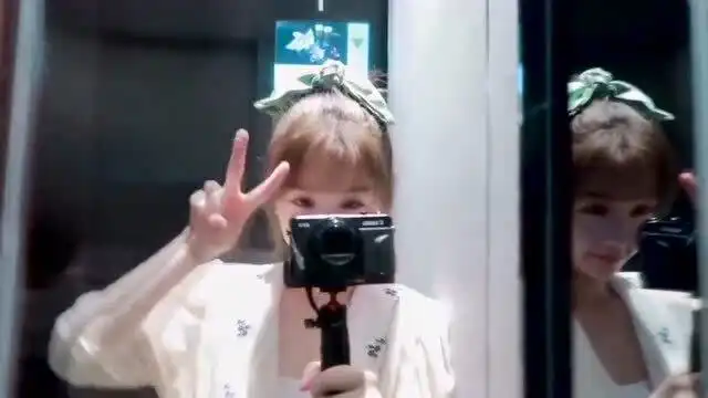 侯明昊舞姿太逗,元气满满的虞书欣