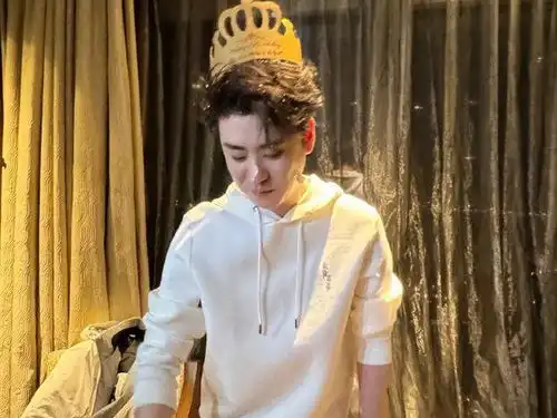 德云社张云雷生日照被晒,对着蛋糕许愿,评论区留言特别暖心