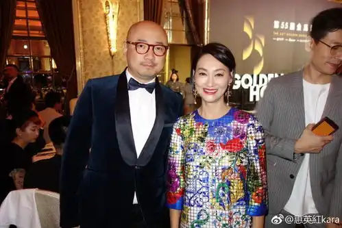 惠英红发的合影胡歌头大身小依旧活泼,邱泽满脸出油阴沉又油腻