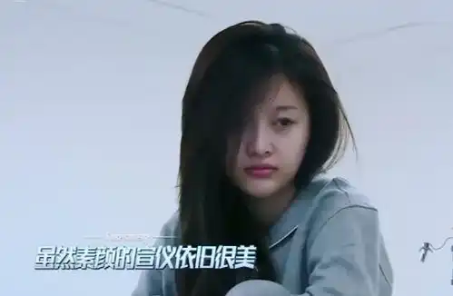 吴宣仪起床照被疯传,素颜的脸意外火了,确定是25岁