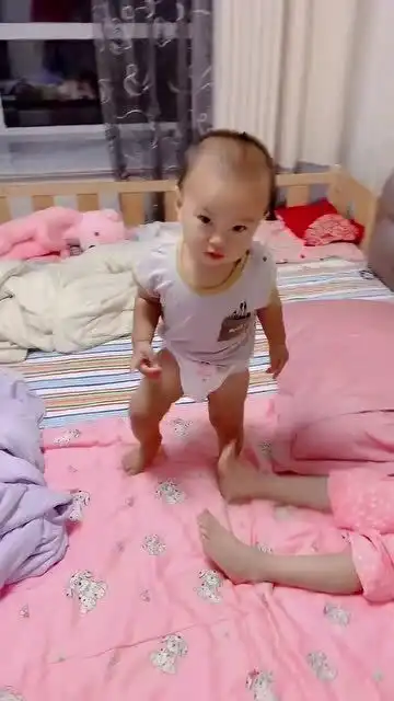 一起长大的幸福姐弟,弟弟这表情太呆萌了