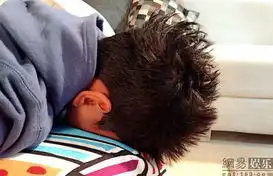 郭涛与儿子表情神同步翻白眼喜感十足