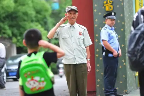 2018年11月21日1156李国发我为什么给孩子敬军礼