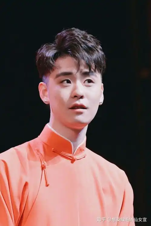 张云雷有多少件大褂,一件一张正面图