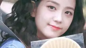 当智秀偷偷逗小琏成功后,看着小琏迷茫的表情,秀哥露出了一脸满足的微笑