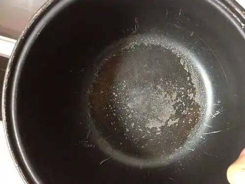 不粘锅有毒还致癌是真的吗涂层刮花还能用吗央视实验揭晓答案