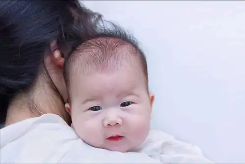 1岁宝宝爱黏人,妈妈每次离开堪比生离死别,用4招帮你解决