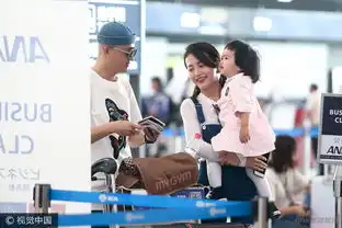 组图包贝尔一家现身其乐融融包饺子皱八字眉表情萌爆