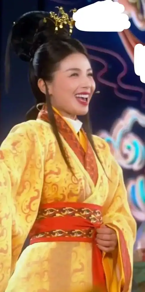 央视春晚群星表情包岳云鹏表演完苦瓜脸,关晓彤刘诗诗捂嘴狂笑