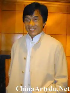 成龙携手龙子心希望学校现身魅力校园春晚