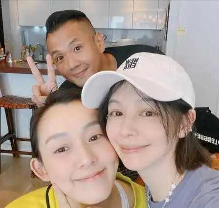 王力宏胡子拉碴成功复出徐若瑄宴请好友,范玮琪夫妇气色好