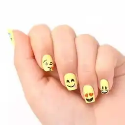 教程俏皮可爱emoji表情包美甲,来手绘一款