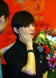 网友盘点明星公众场合出糗瞬间尴尬无比