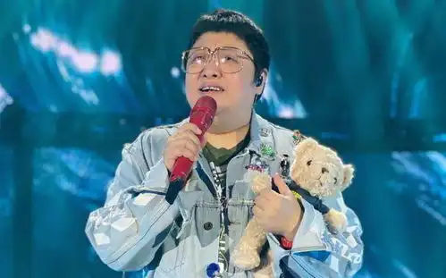 韩红病倒后晒照报平安,状态极差保持微笑,抱病在身仍熬夜工作
