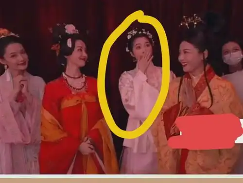 央视春晚群星表情包岳云鹏表演完苦瓜脸,关晓彤刘诗诗捂嘴狂笑