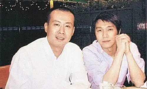 颁奖典礼引发周星驰向华强矛盾,一篇文章让矛盾升级,迁出周星驰背后大靠山