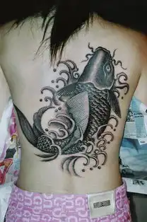 求好看的纹身关于鱼的纹身图案