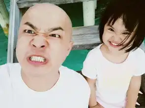 包贝尔女儿包饺子长大了,高情商嫌弃爸爸,古灵精怪太可爱