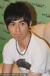周渝民表情丰富大笑露牙小动作层出不穷