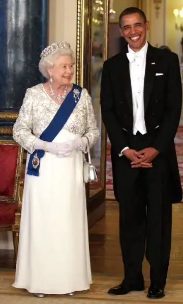 在英国女王面前川普也变乖乖牌伊莉莎白与历任美国总统交锋时刻