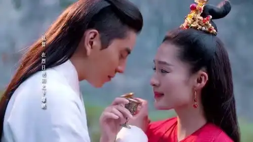 狼殿下大结局摘星和狼仔喝交杯酒,表情好像并不开心